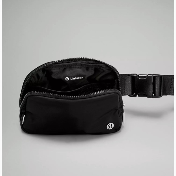 BRAND NEW W TAGS: everywhere belt bag 1L - Picture 3 of 5